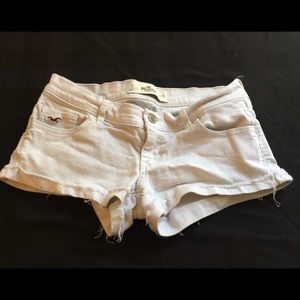Hollister women’s/girls white jean  shorts size 26